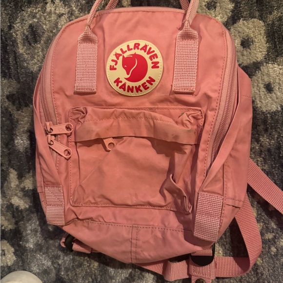 fjallraven backpack mini pink Fjllrven Knken Unisex Travel - Side Slip Pocket - Adjustable Shoulder Straps and durability with this compact rucksack from the renowned Swedish brand Fjllrven Knken Mini  Fjllrven SEA